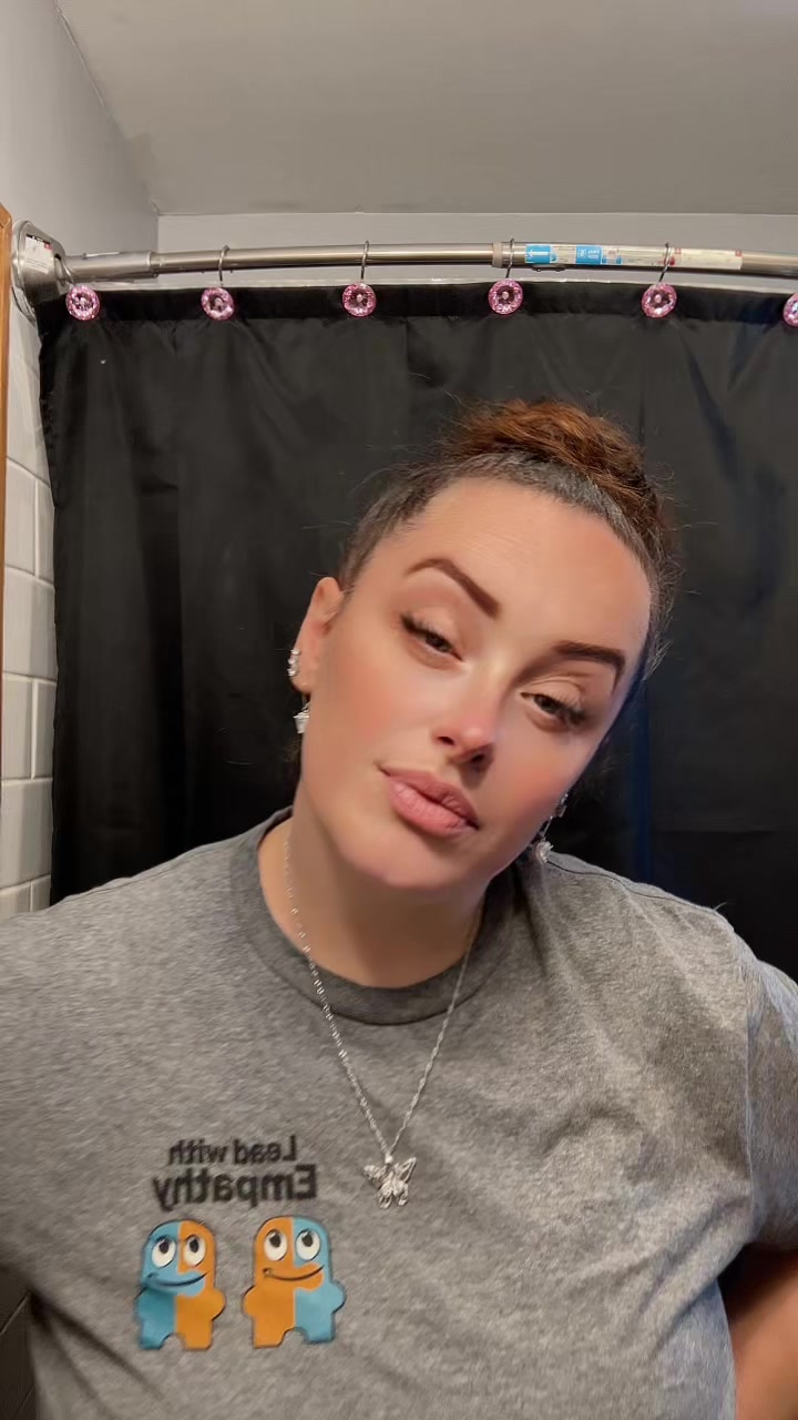 @JustASmallTownGirl🩷💜