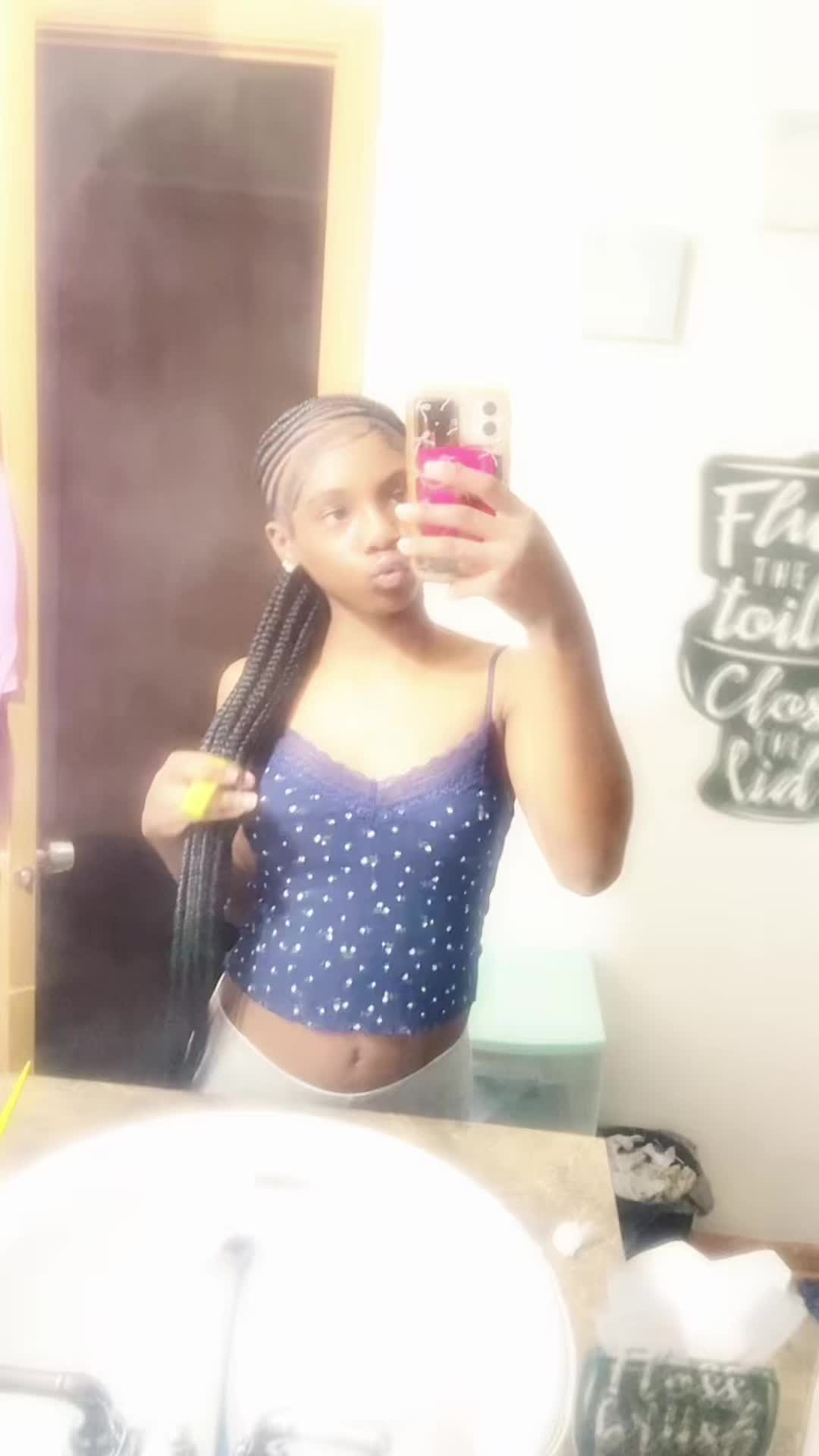 @lilariiarii