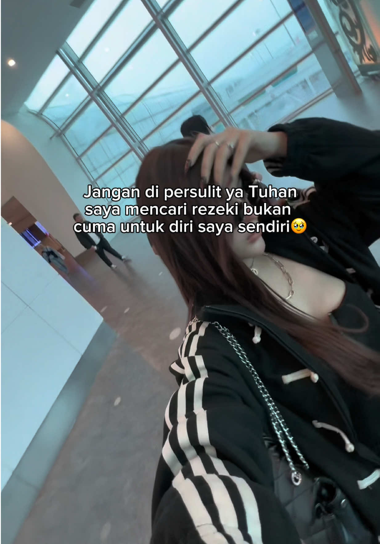 @𝐂𝐇𝐄𝐋𝐋𝐎𝐖💋