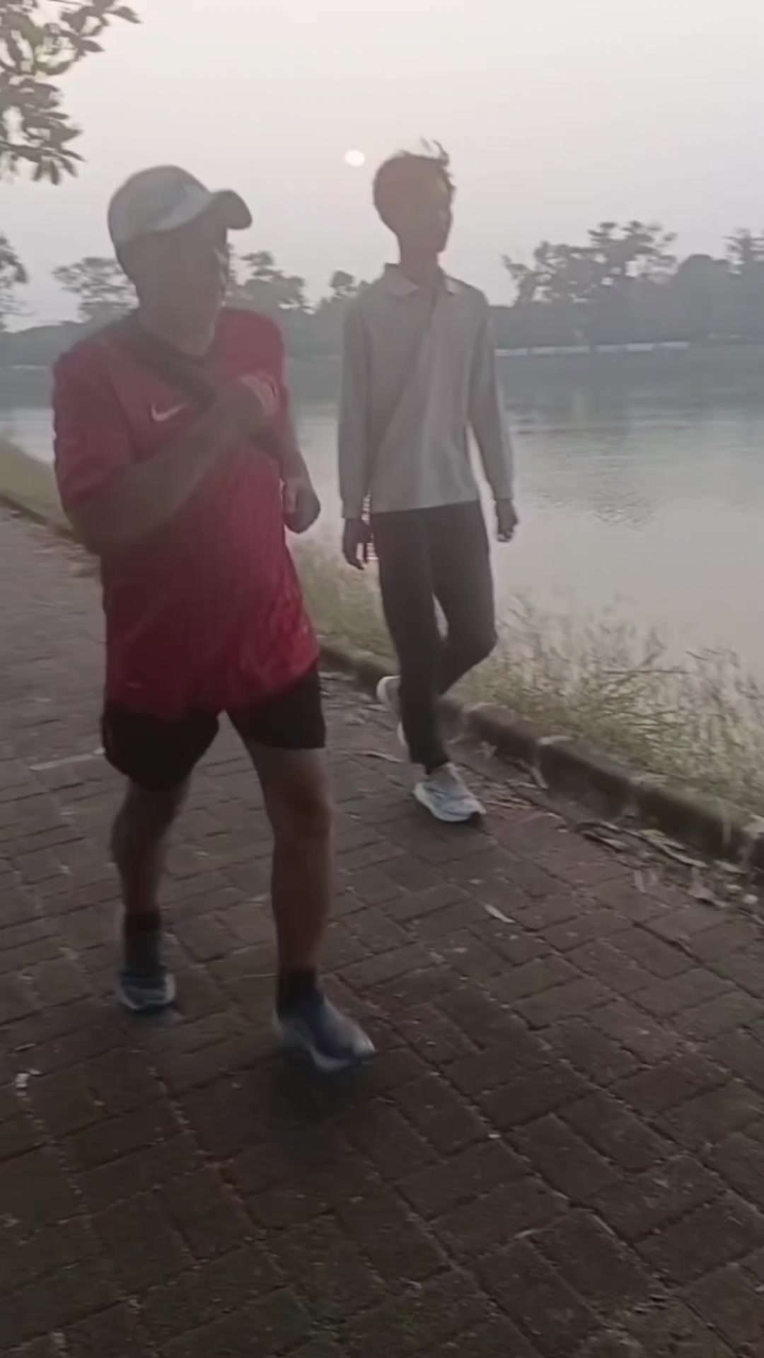 @Dari kontak anda