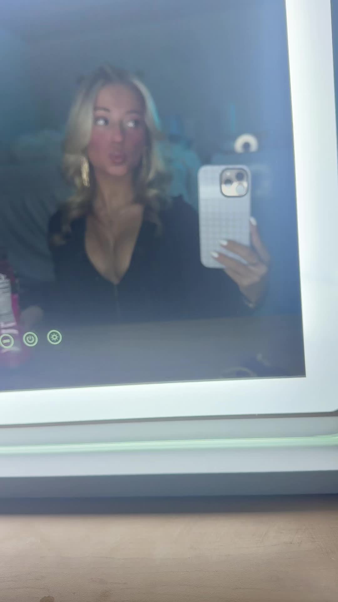 @nikki g