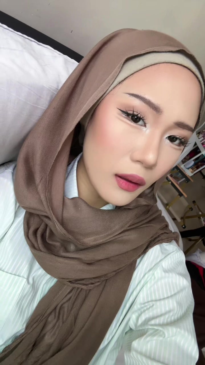 @isyanell