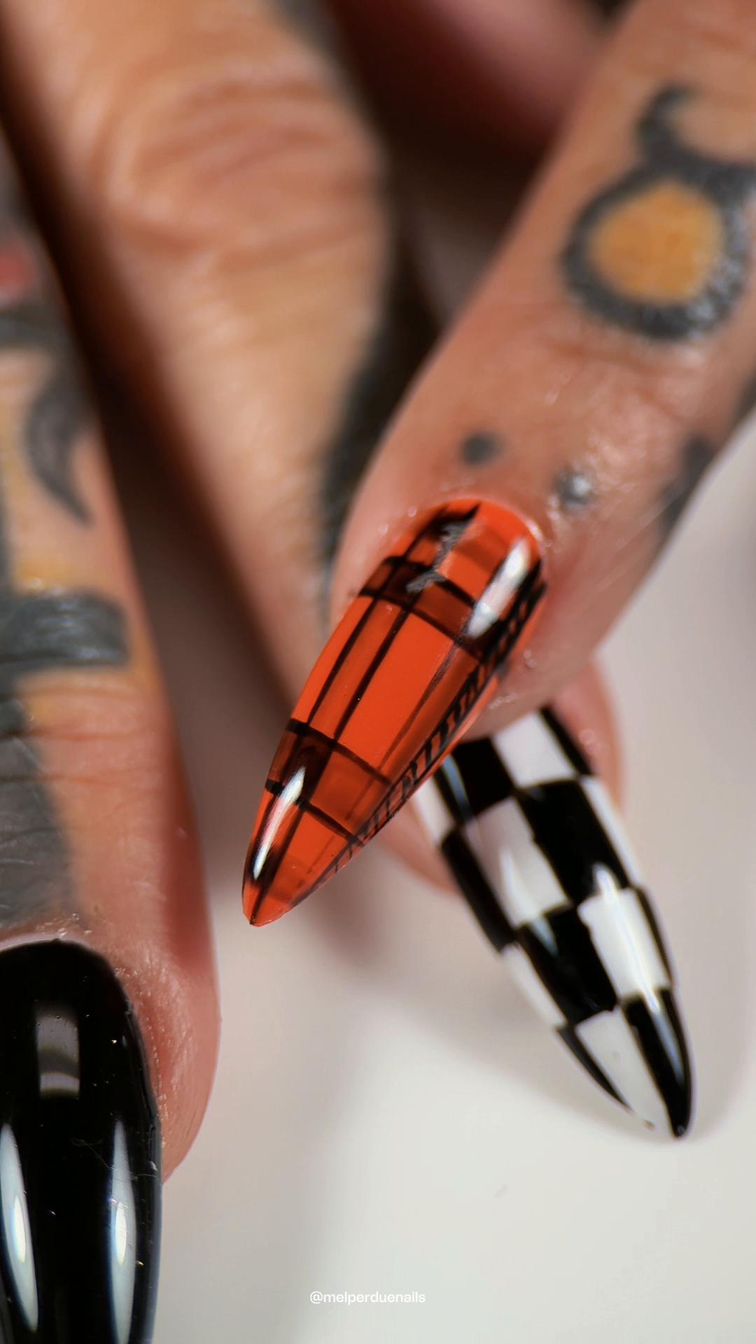 @Mel | Russian Manicurist