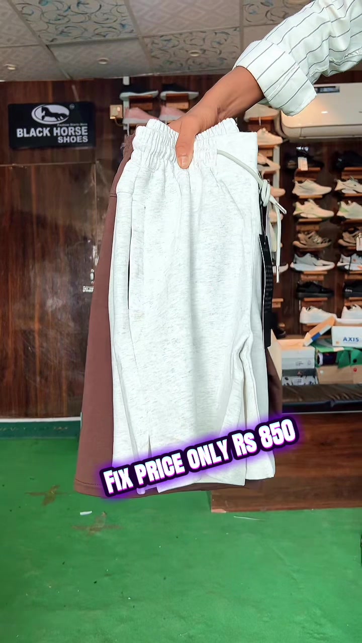 @Shoe Bank And Fashion Hunt
