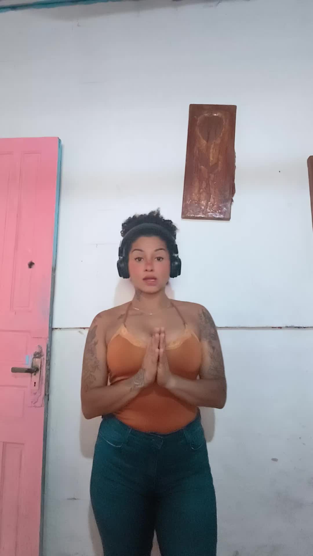 @Tain&aacute; baixinha 😏❤️
