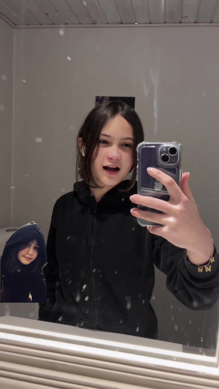 @Jenni_.