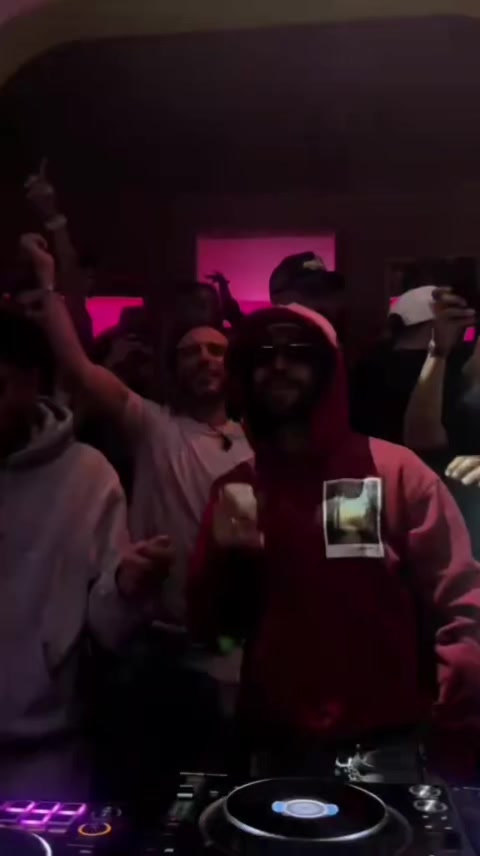 @🎧