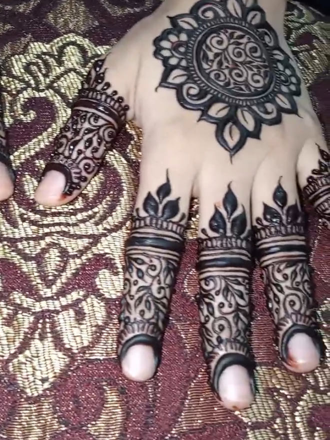 @Mehndi design by Nabahat
