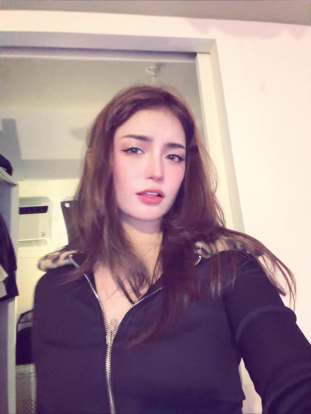 @𝔄𝔫𝔤𝔢𝔩 🦇