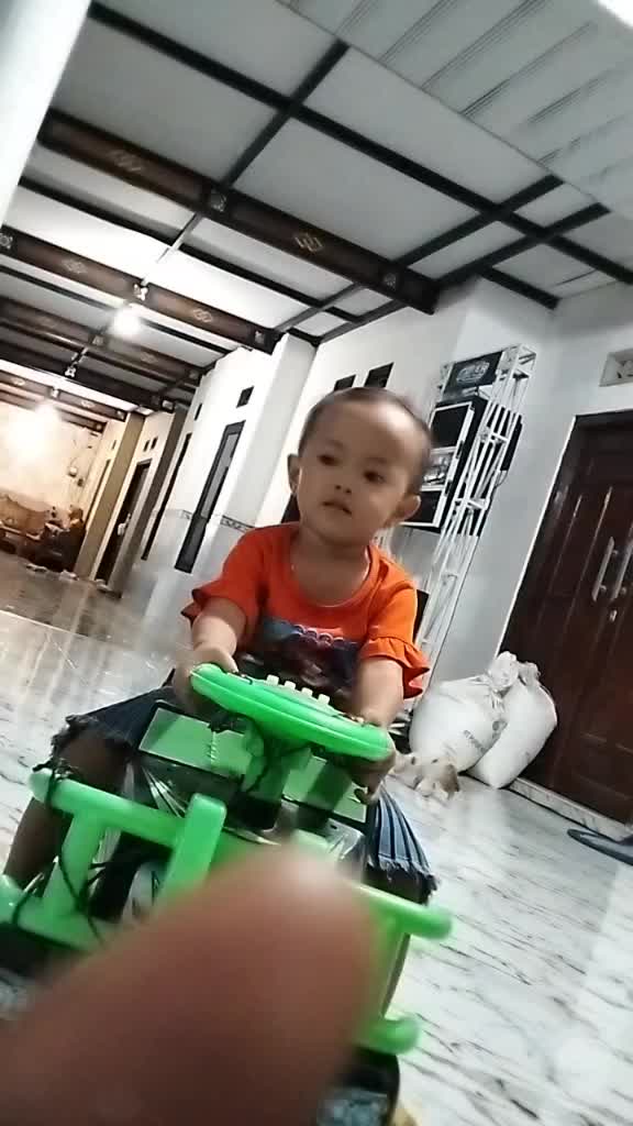@UliqMomo