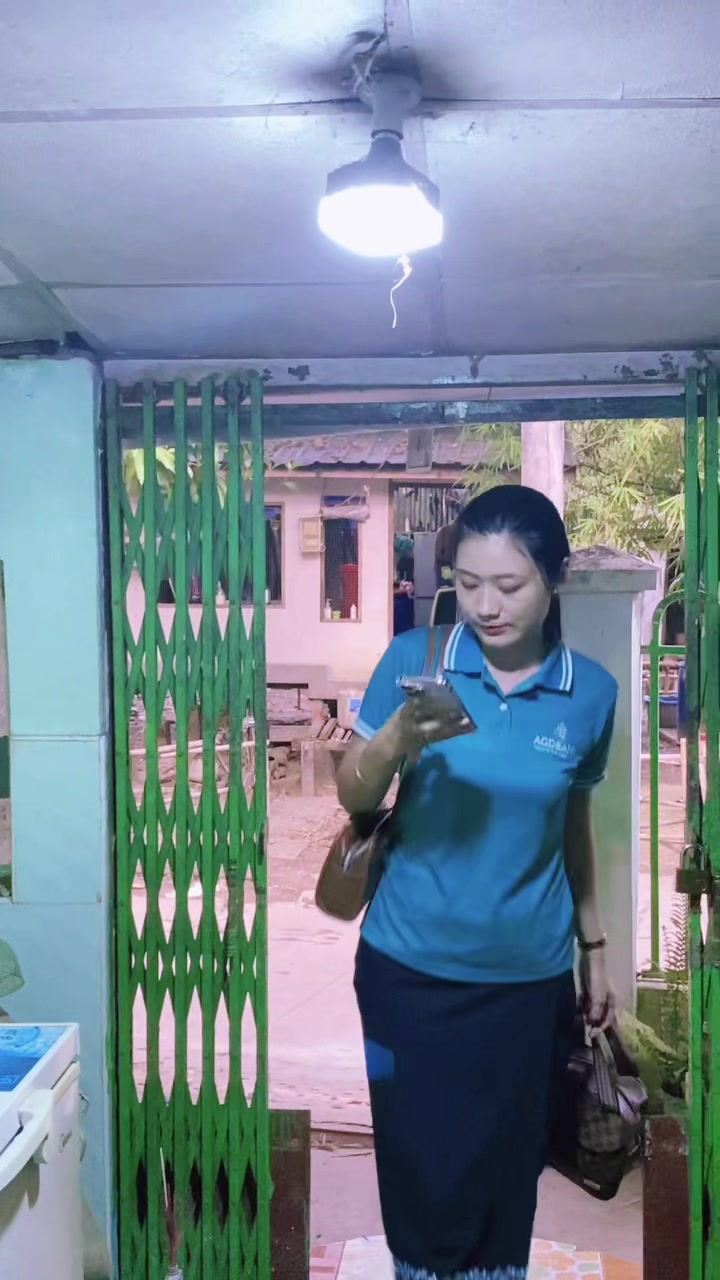 @Khin Lapyae(ရန်ကုန်သူ🤓)