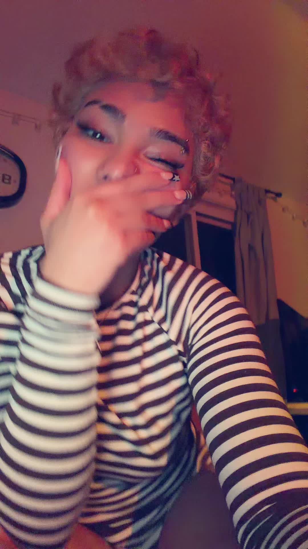 @V 😼