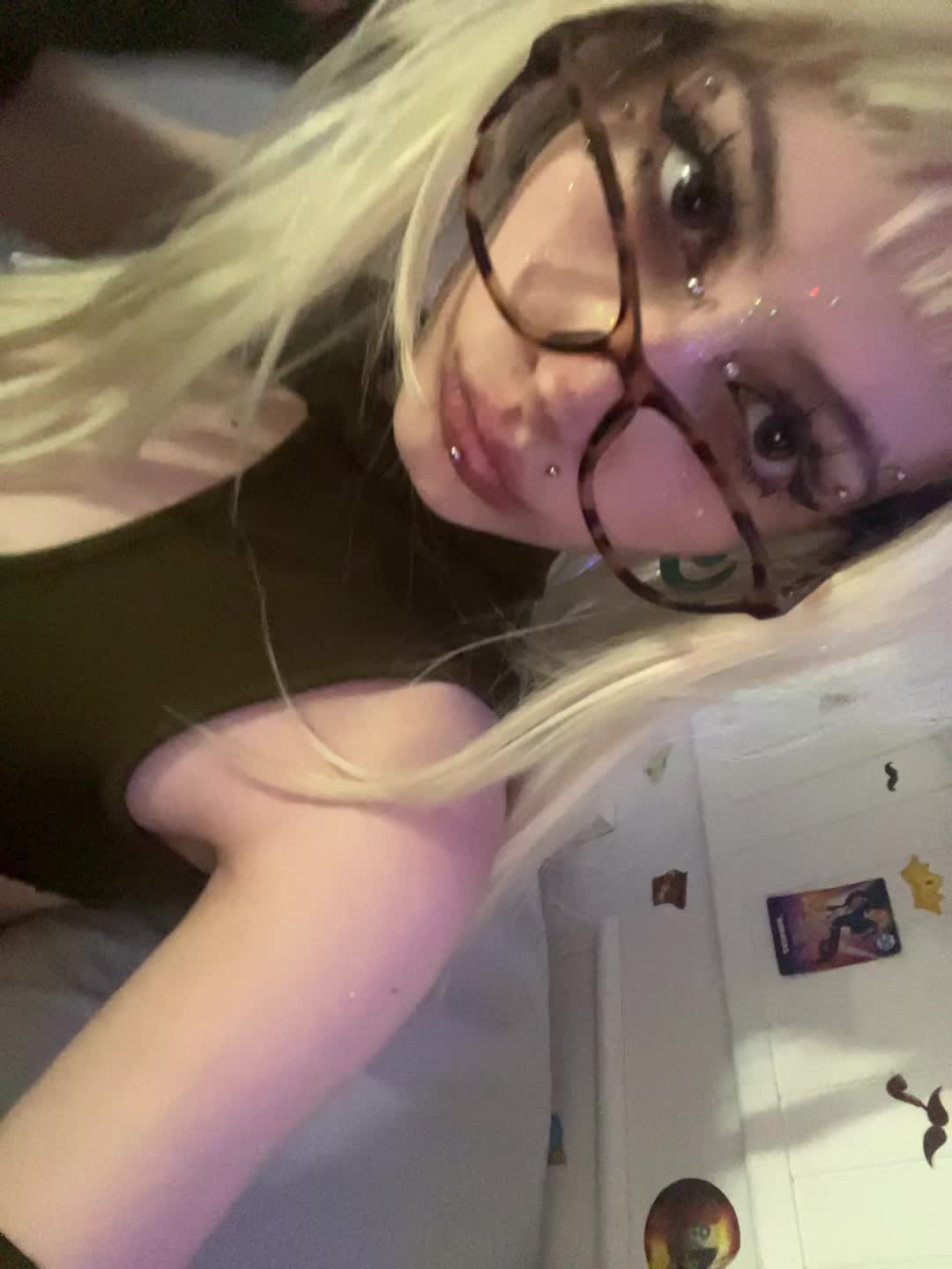 @delilah 🐝💛