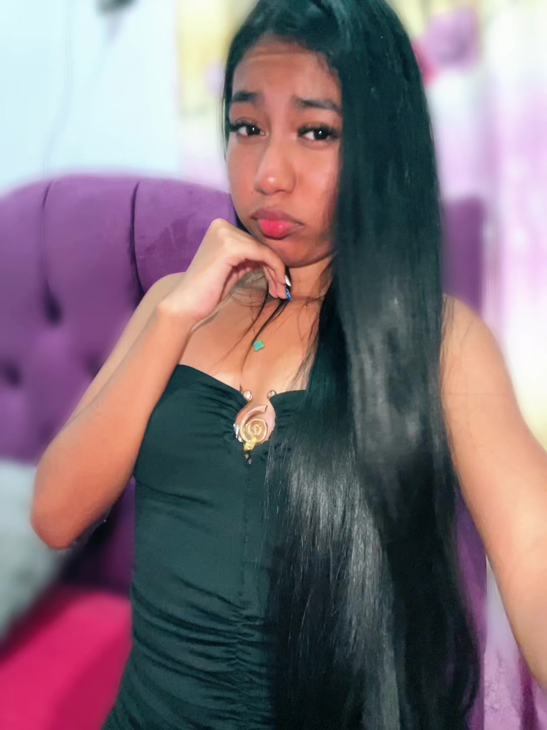 @. 🧔🏽&zwj;♀️الفخذين