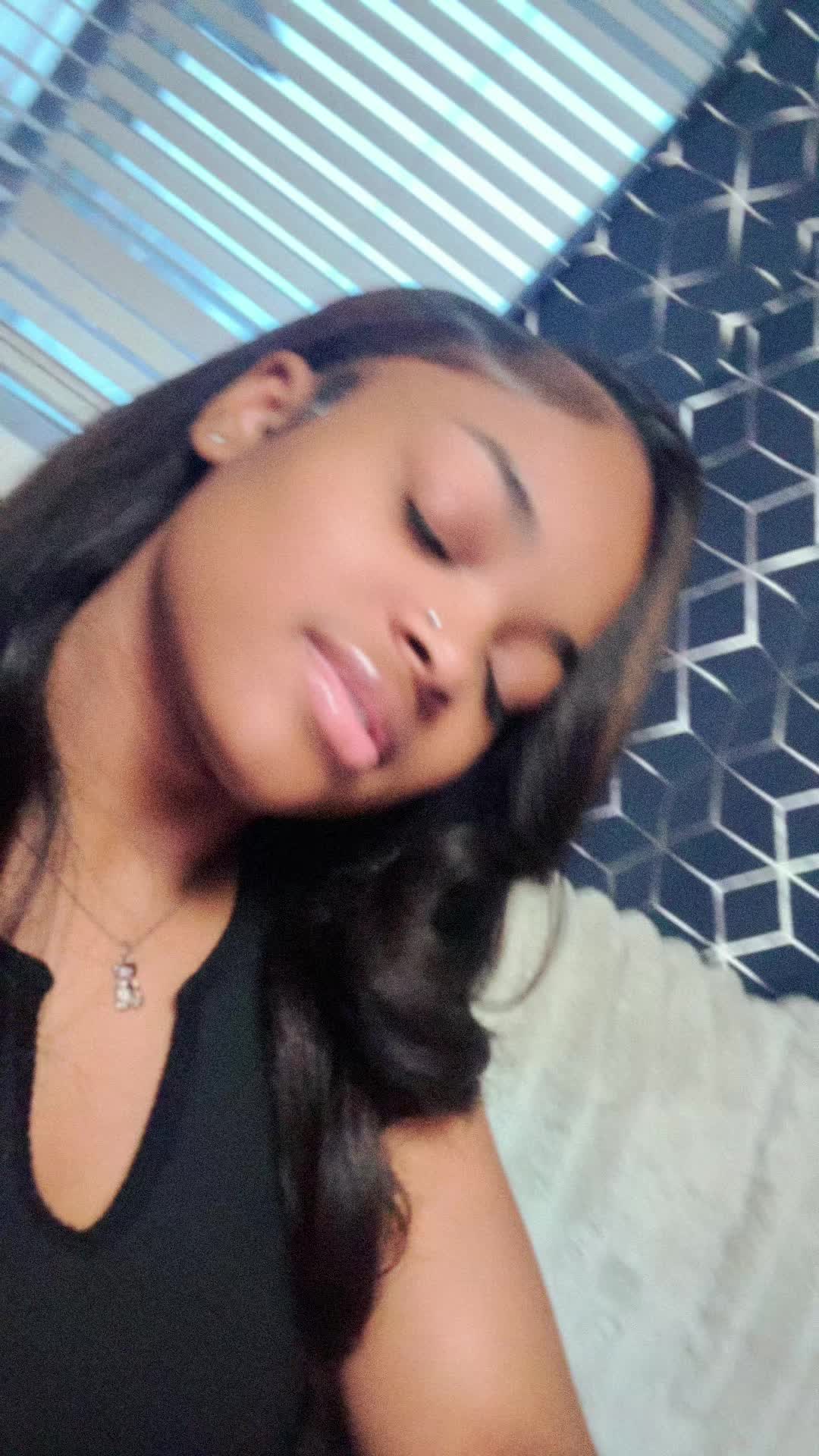 @callmedezirecap