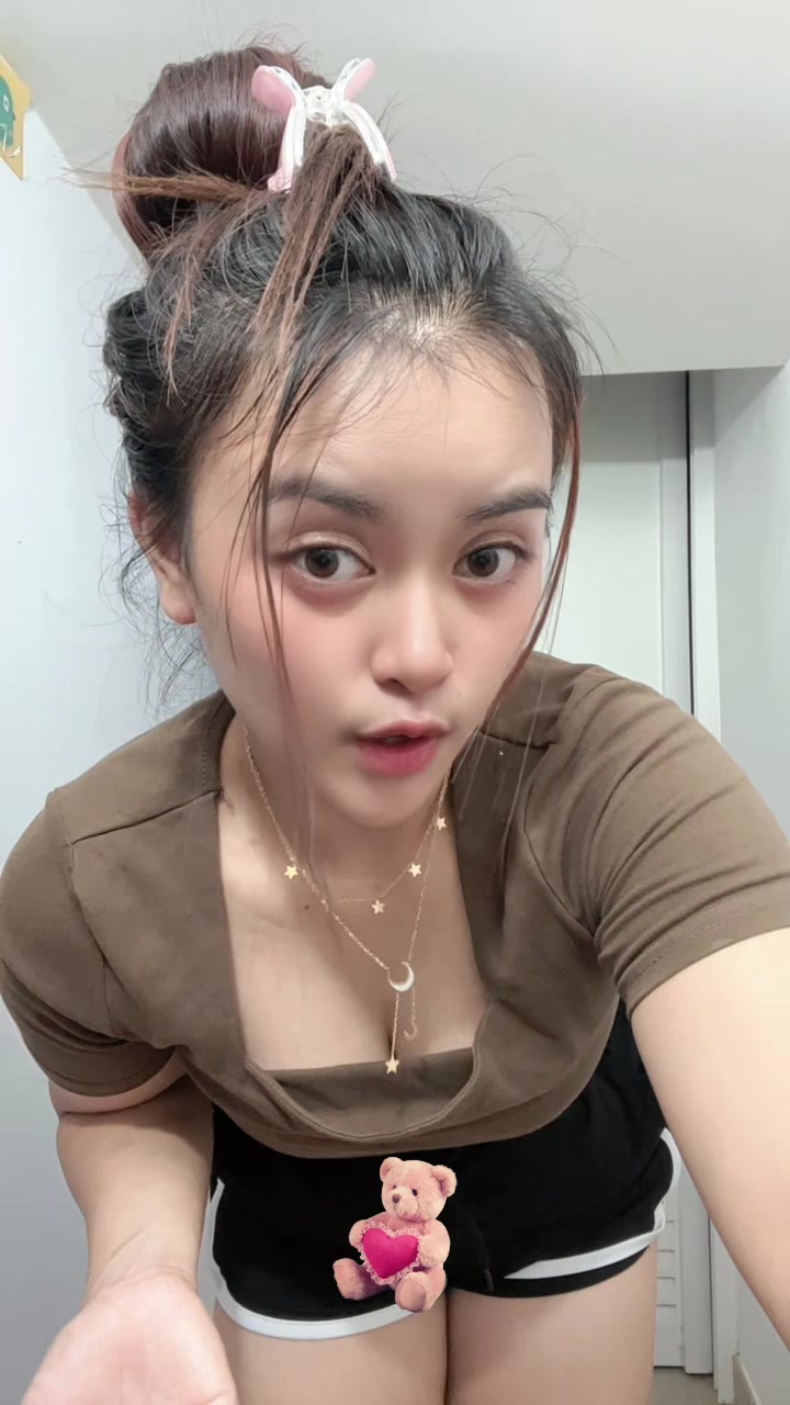 @ANNISA VIDIA N 🍒