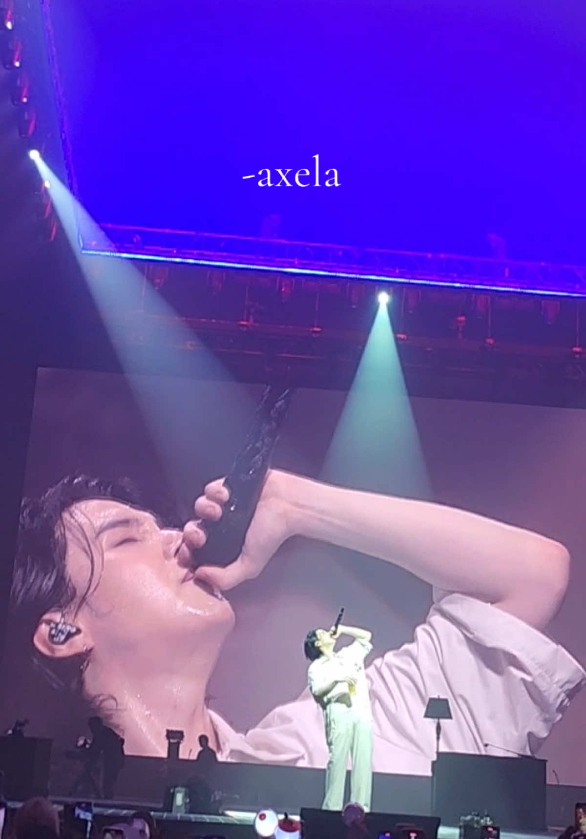 @totallynot_axela