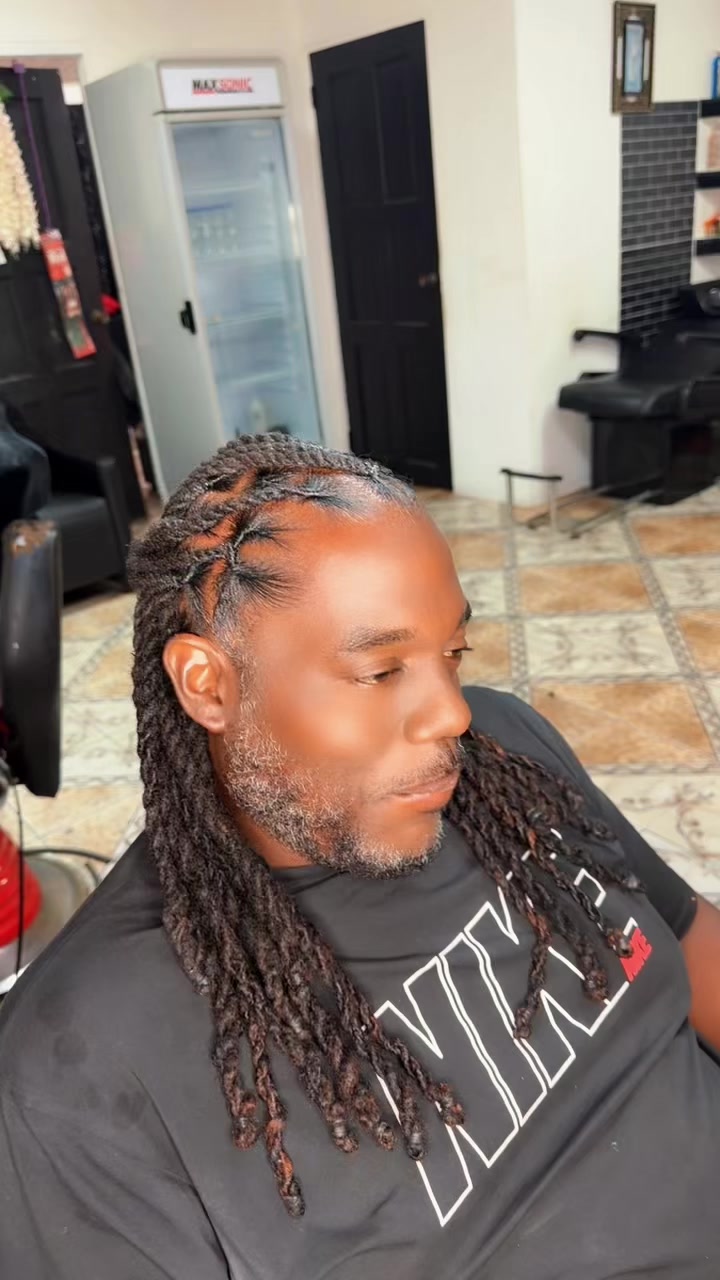 @haircomesdelana