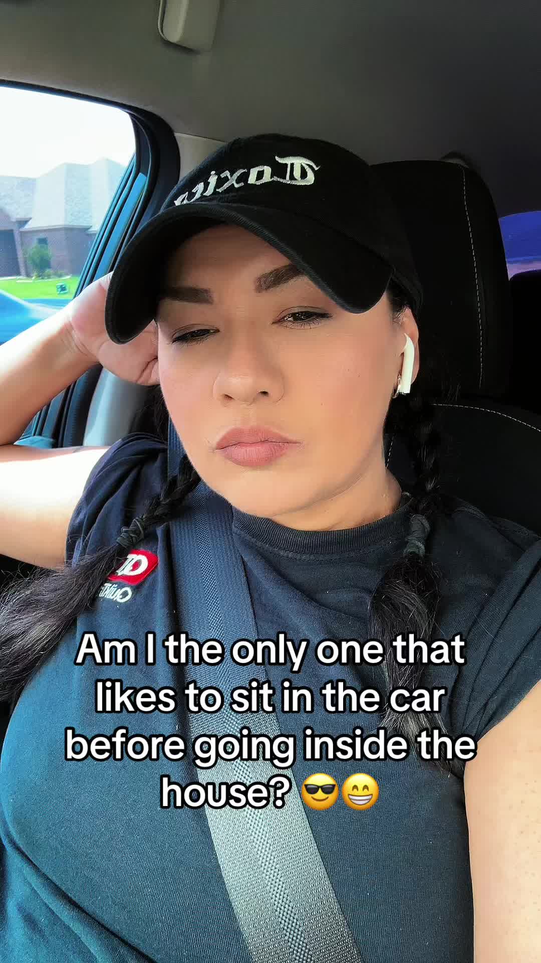 @Lola_D