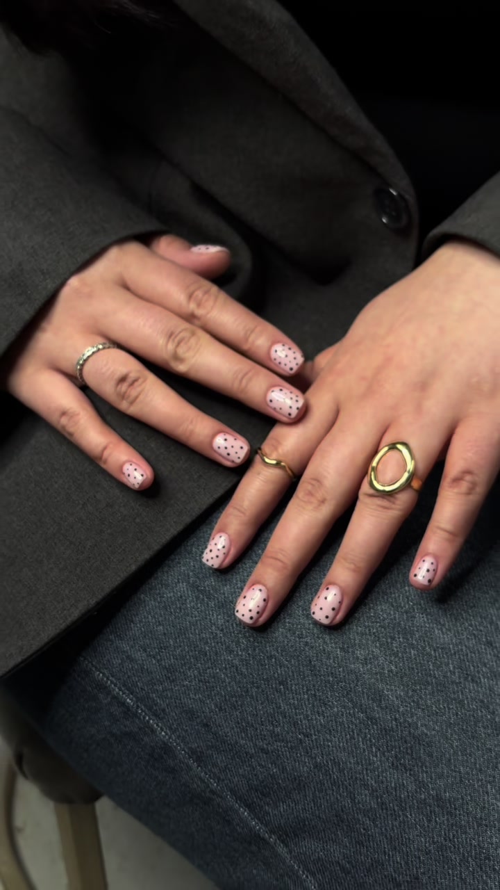 @romesa_nails