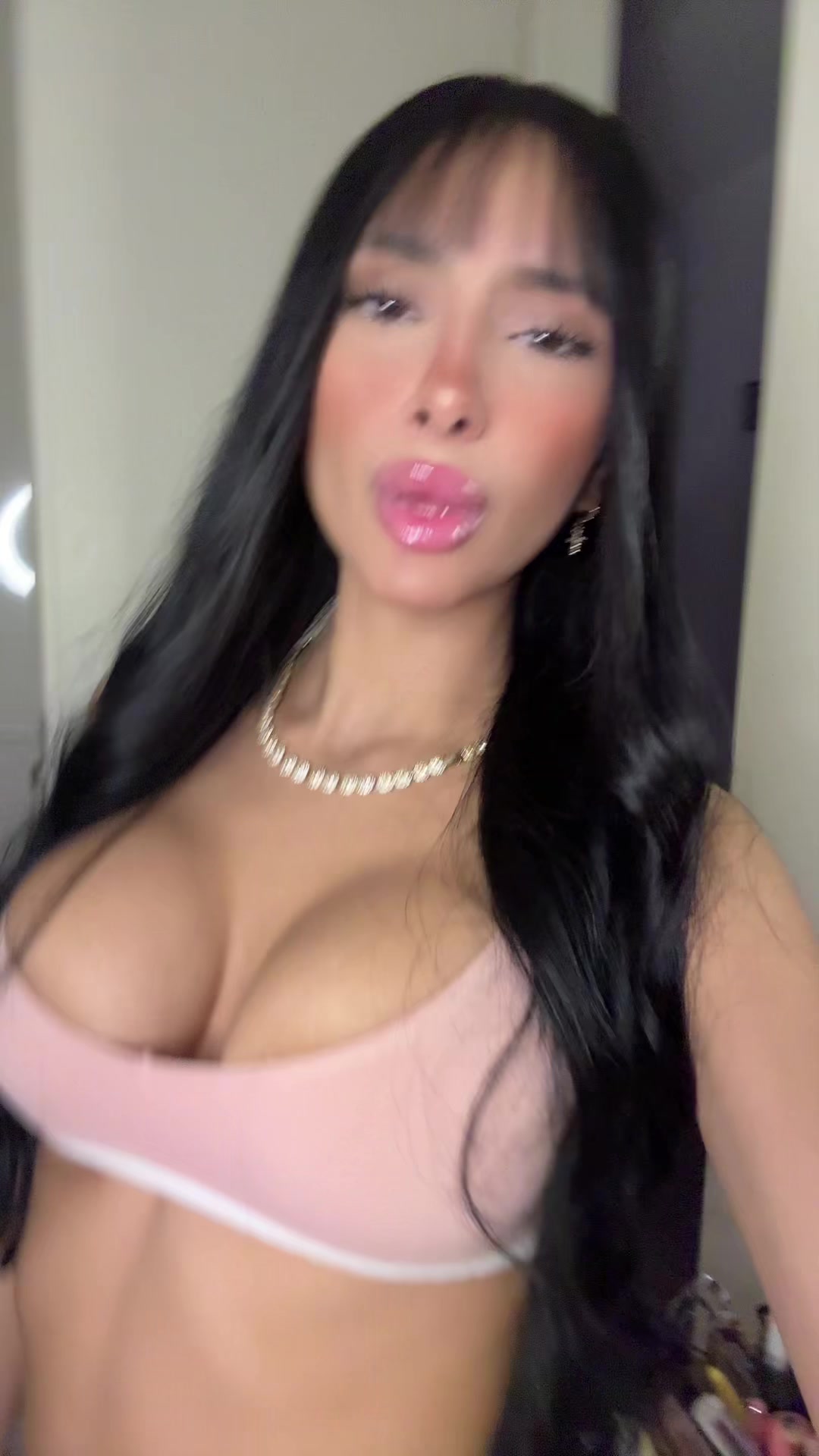 @🫦