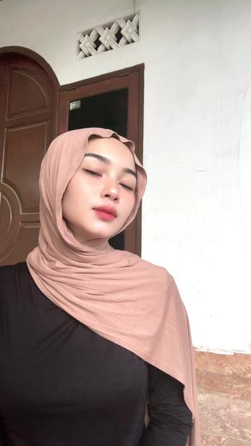 @Azizee_