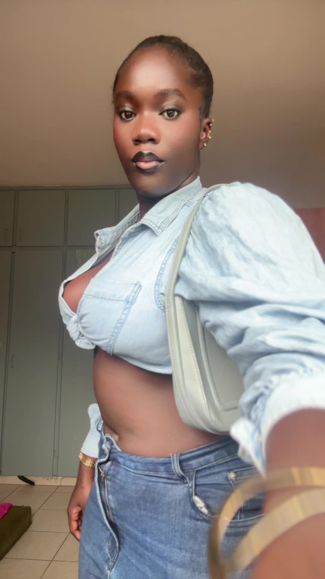 @𝑀𝒶𝓇𝒾𝑒-𝒹𝑒𝓈𝒾𝓇𝑒𝑒🇬🇭