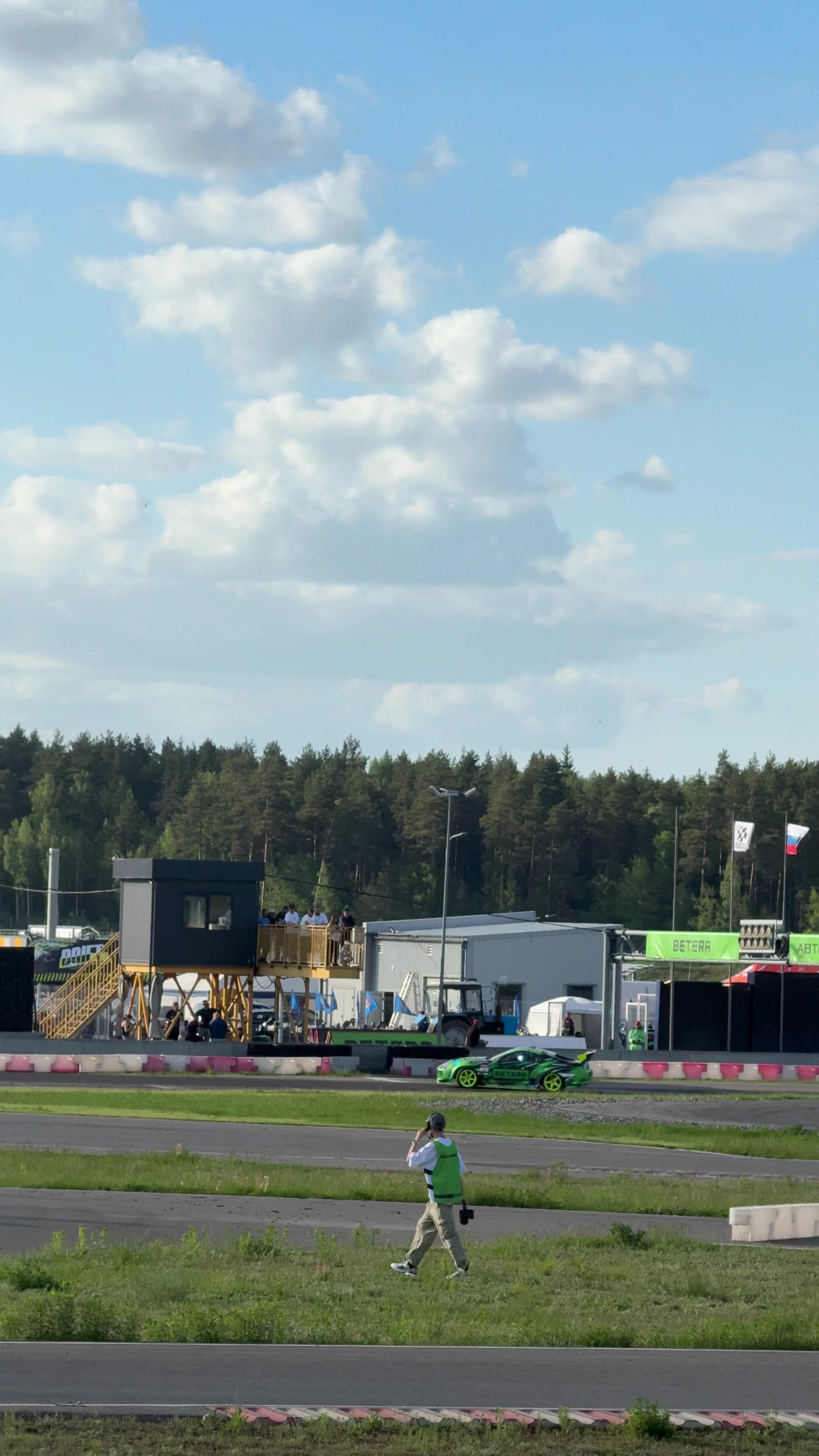 @Racingby