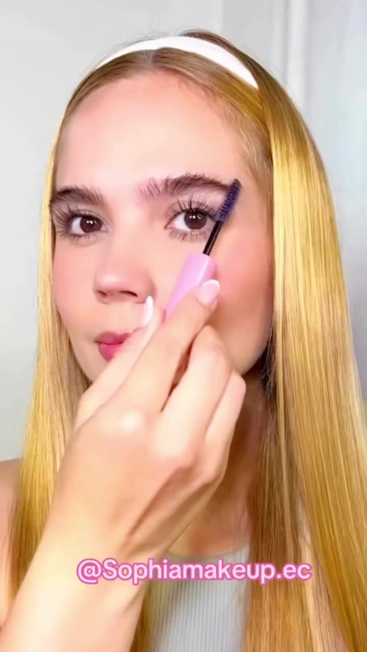 @SOPHIAMAKEUP