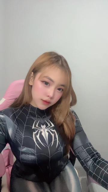 @_ayang9