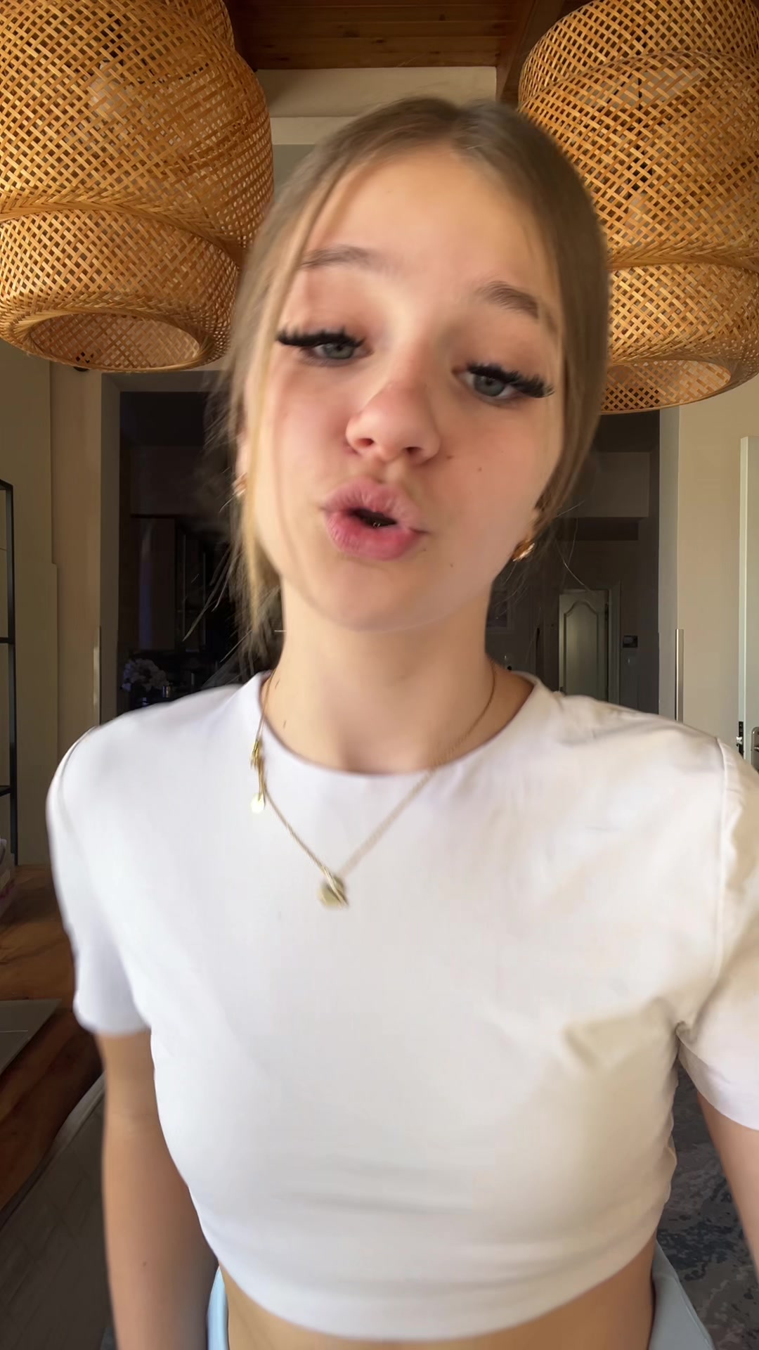 @Bella