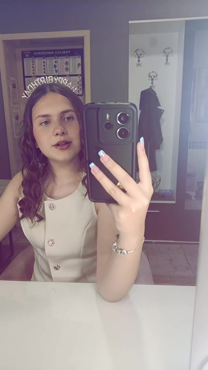@𝓝𝓲𝓷𝓪🍸