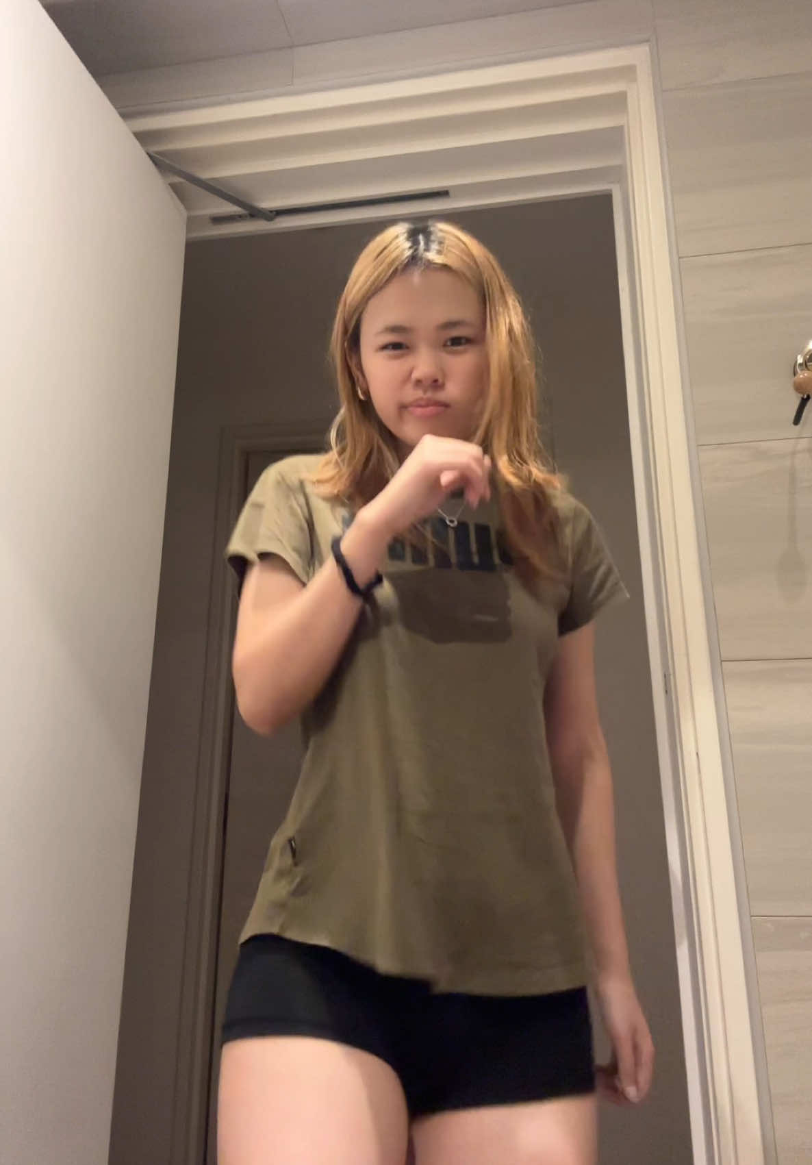 @khloye.c