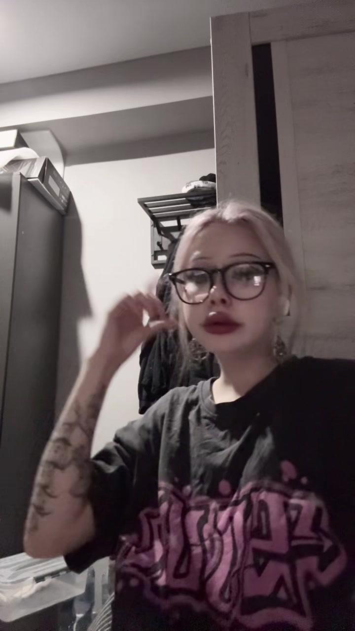 @😳