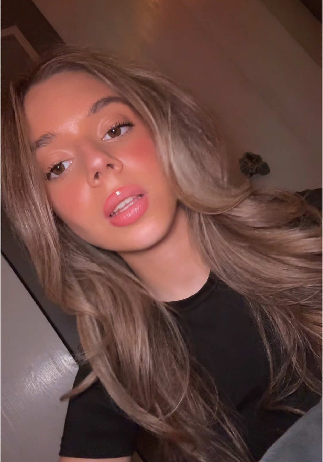 @niya tineva