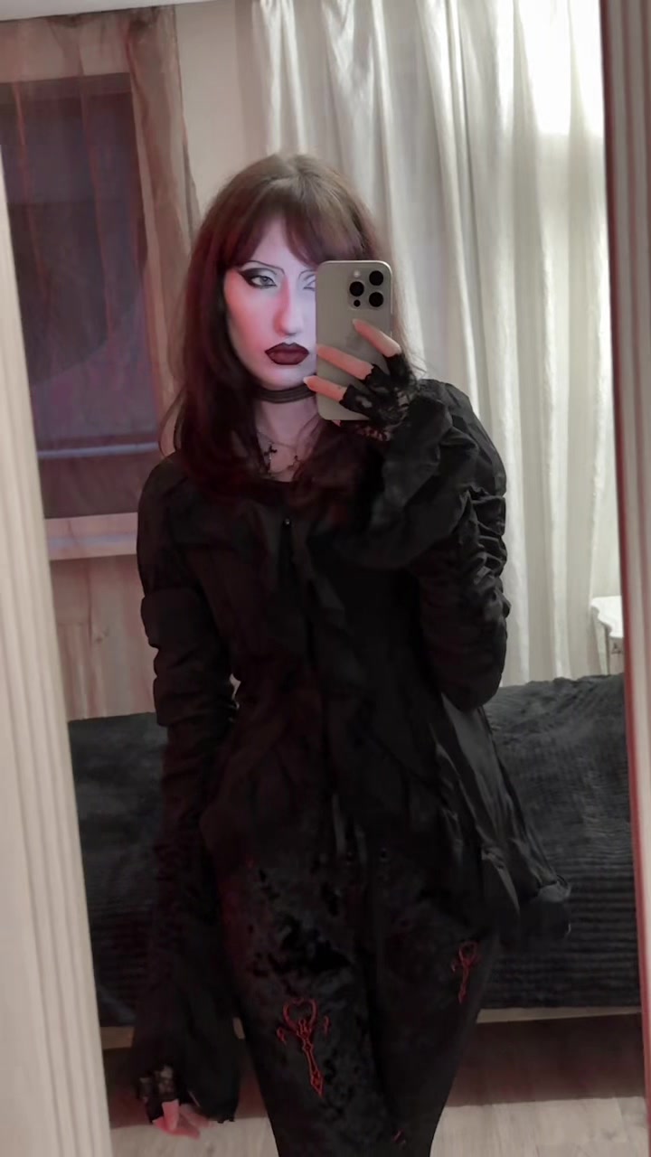 @🧛🏻♀️