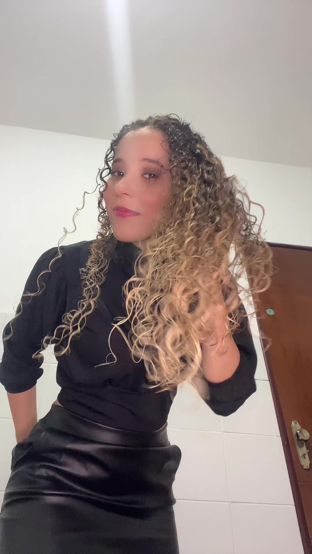 @larissathayná