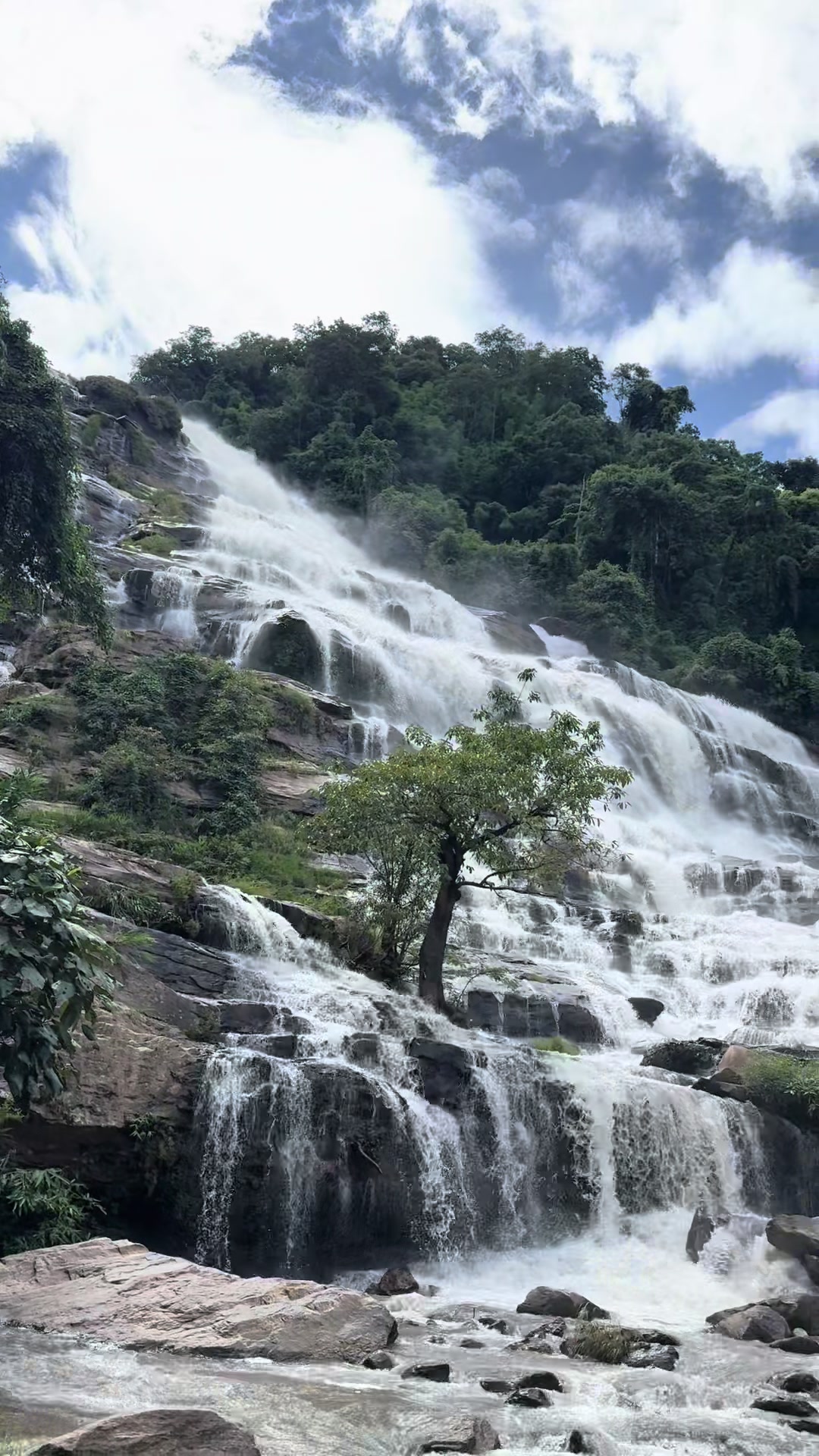 @Wan 🚖🎥🎧🌳⛰️💚🧡