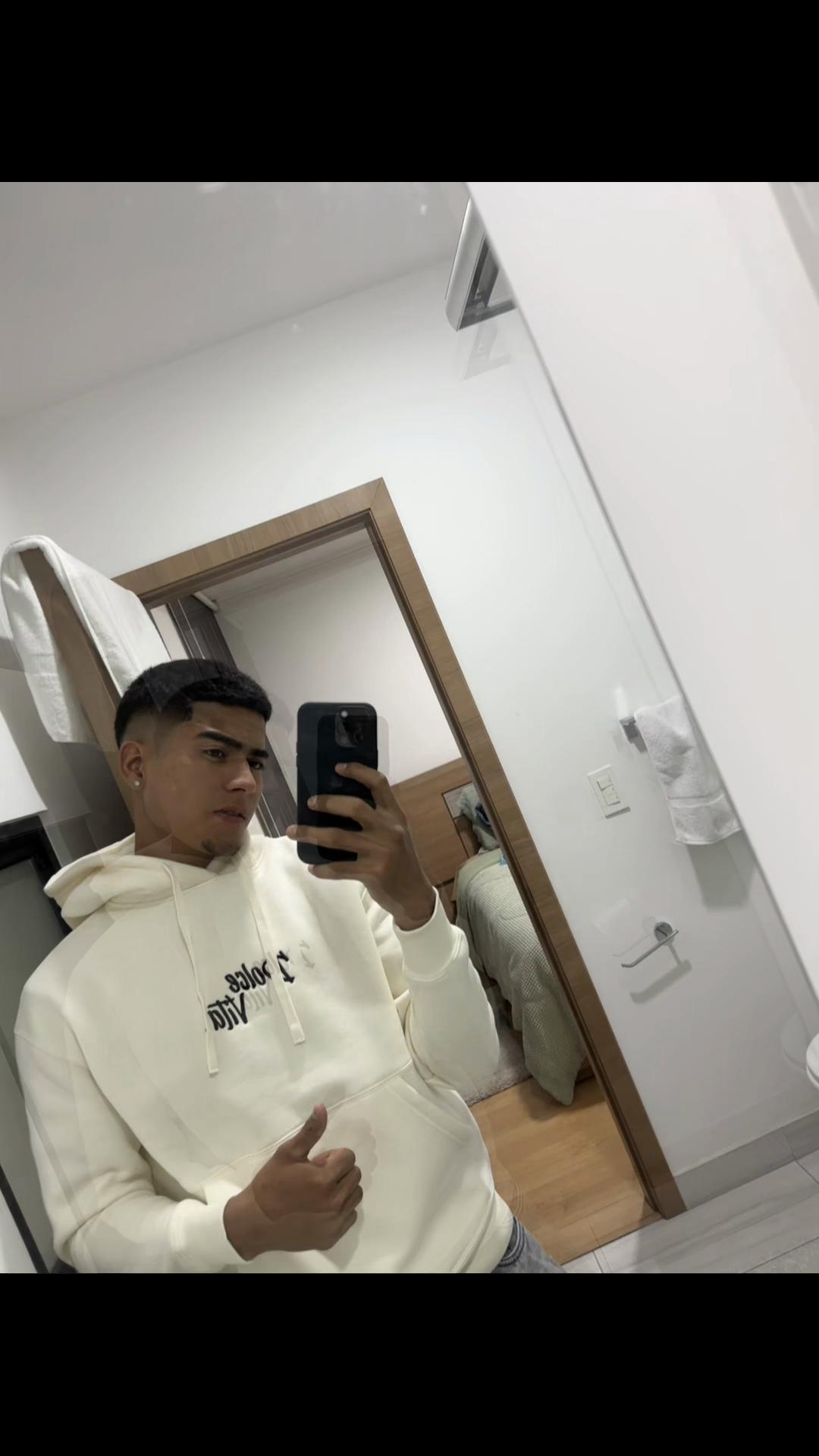 @user 🧔