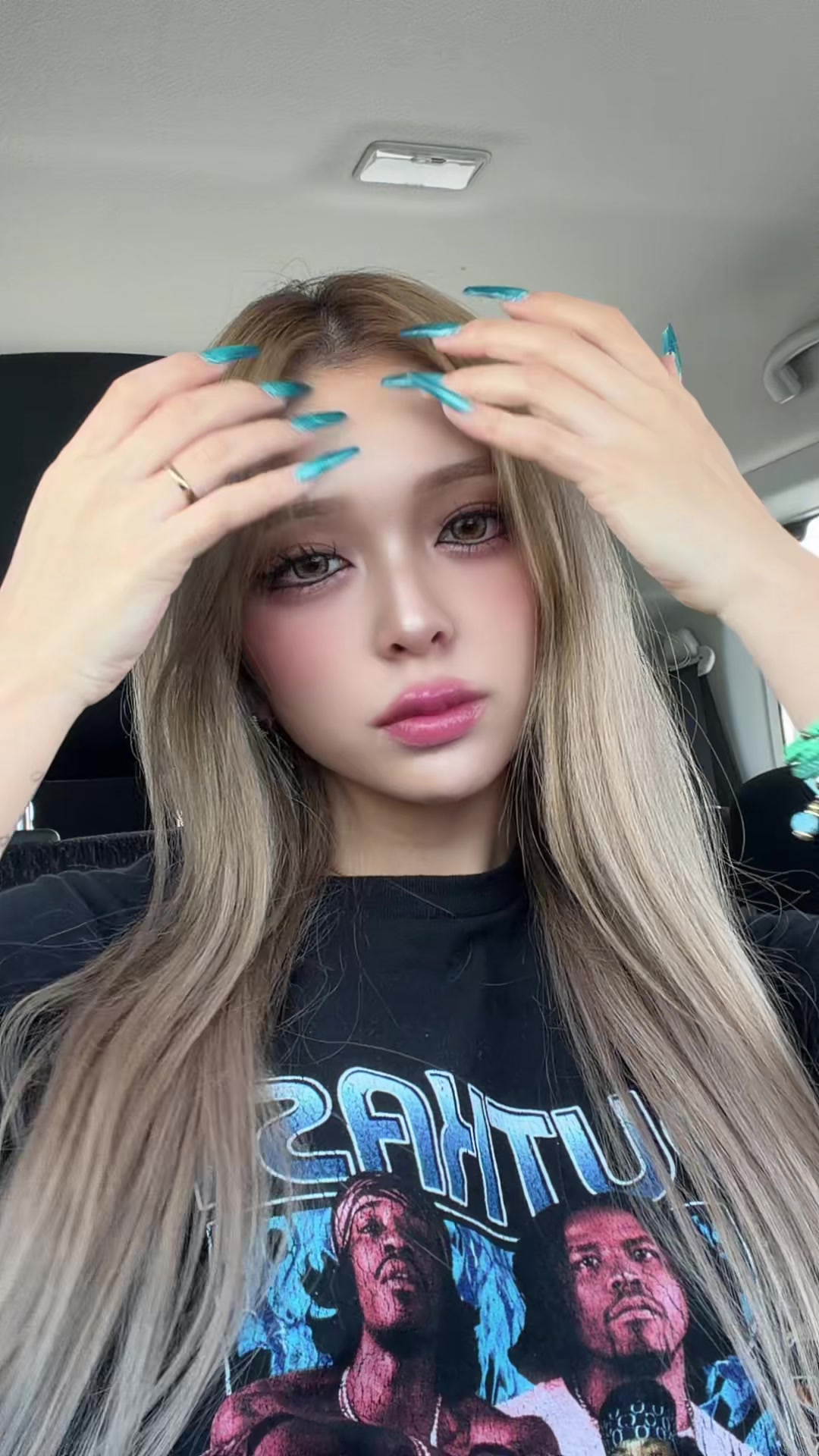 @マユ