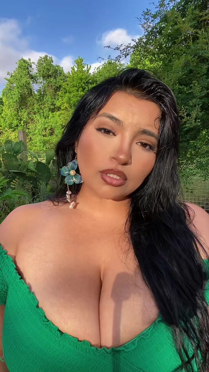 @Curvybaybee93