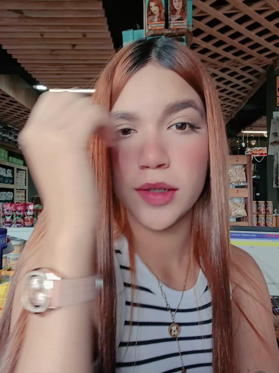 @🦦