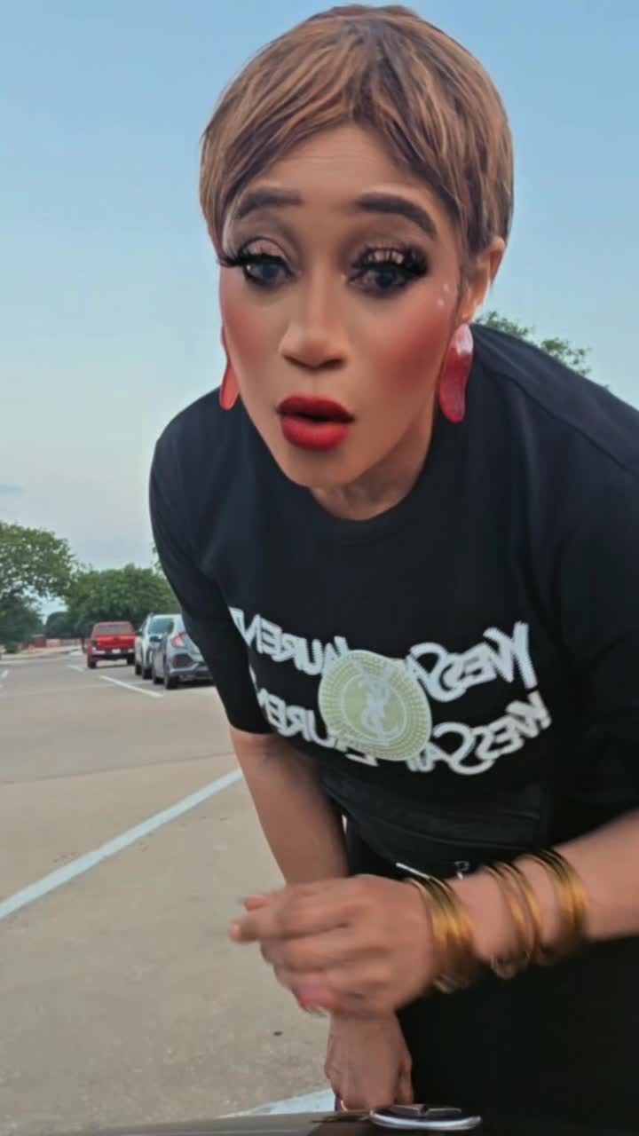 @Demi