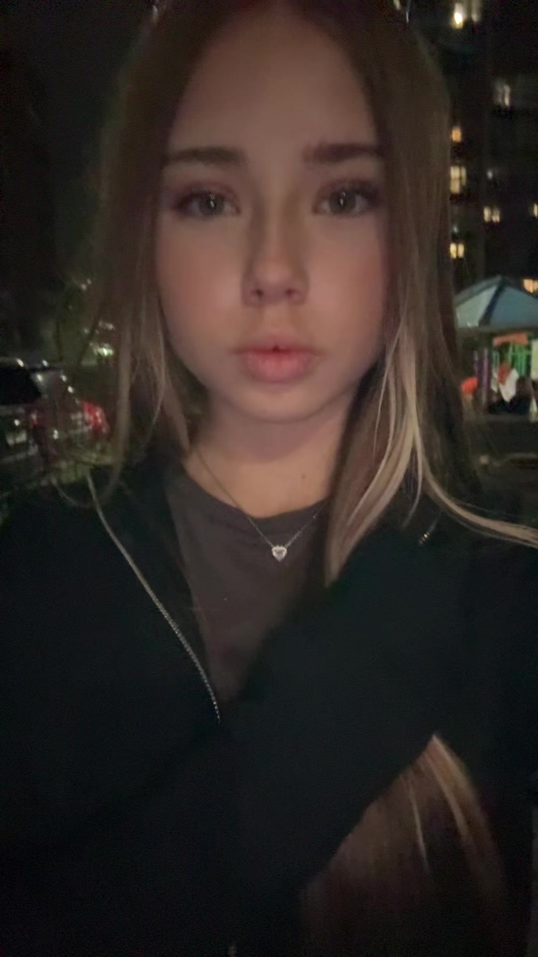 @👅