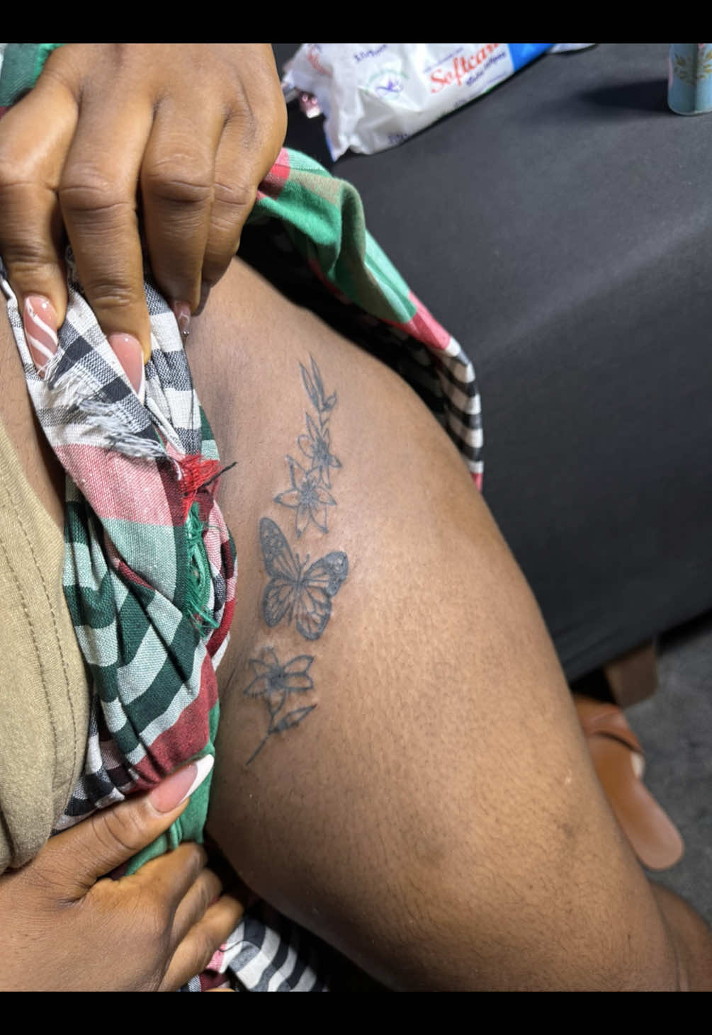@Preshwaltz (nail/tattoo artist