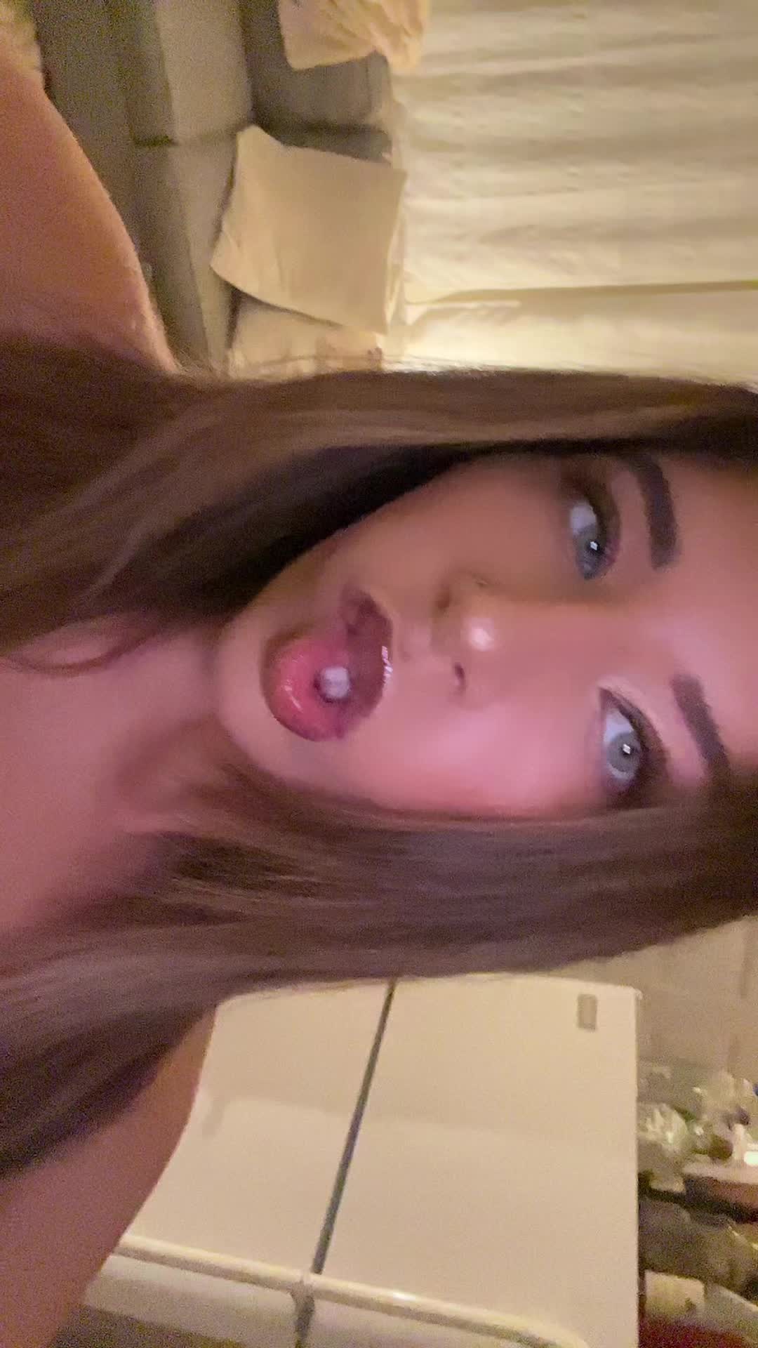 @J 🧸