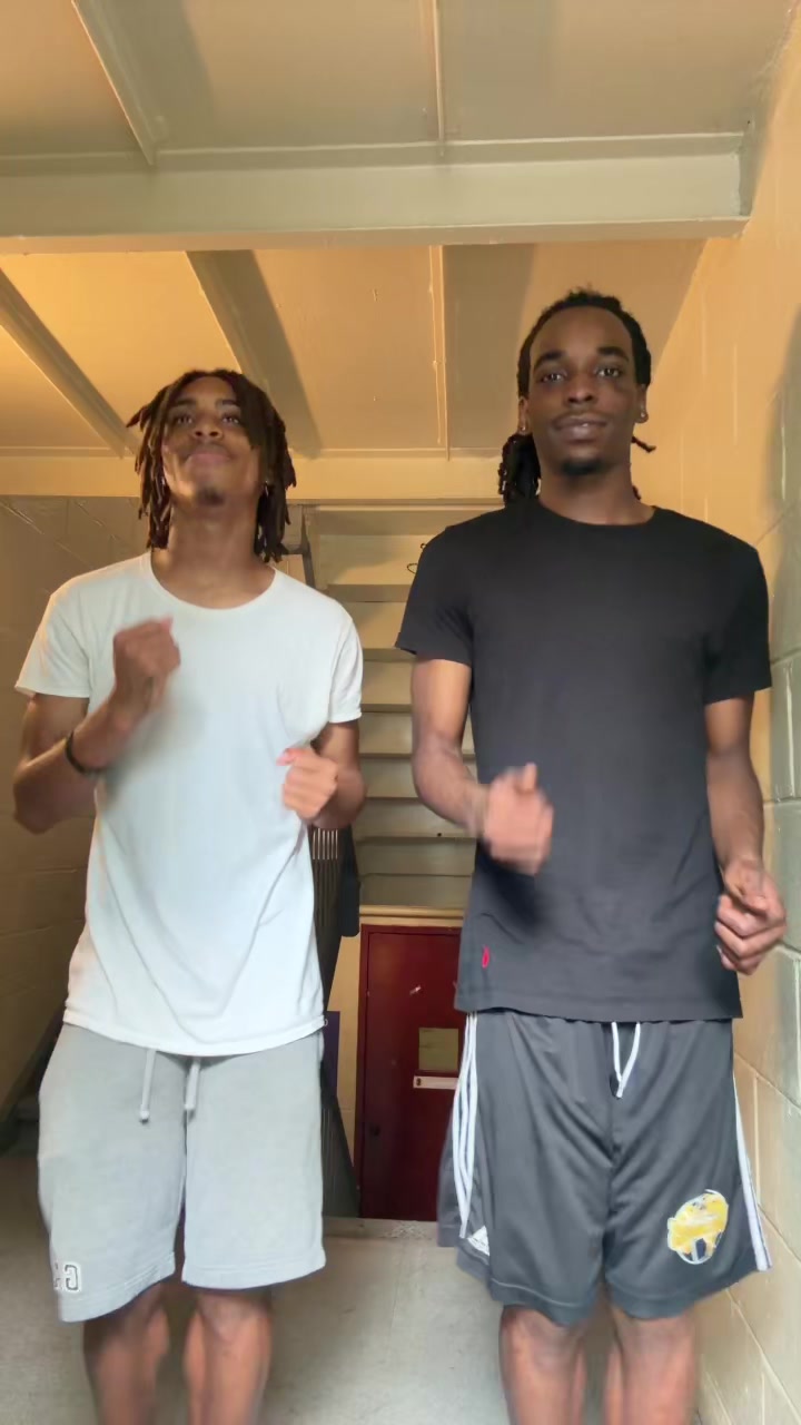 @Glitchy 🚶🏽&zwj;♂️..