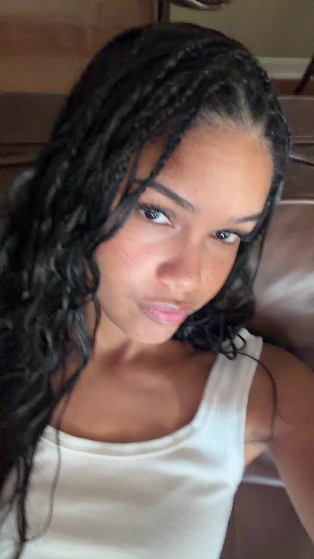 @🧔🏾&zwj;♀️