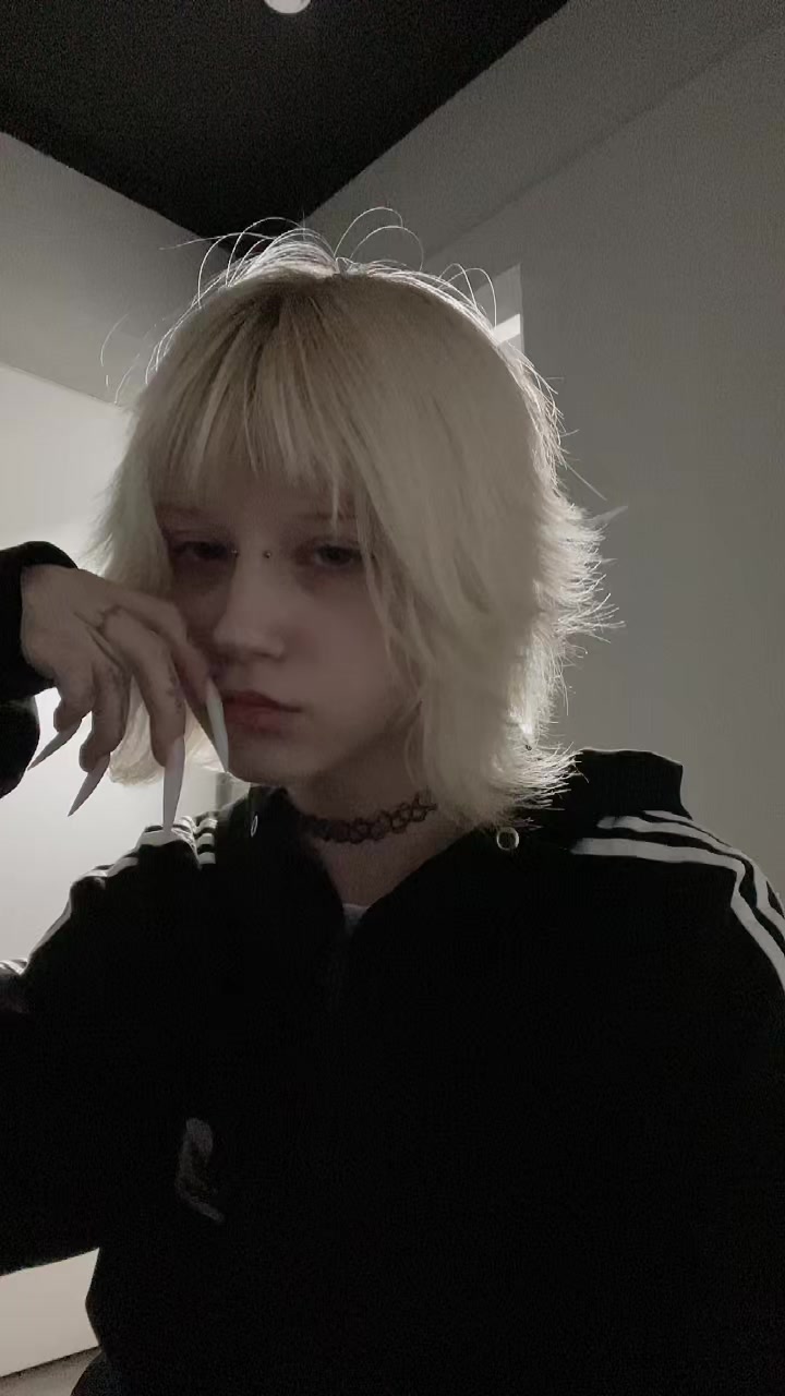 @StrawberryPunch
