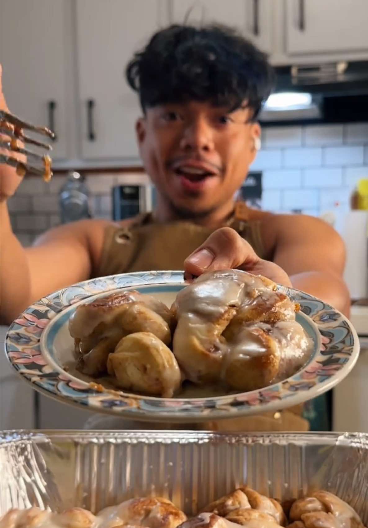 @theshirtlesshomebaker